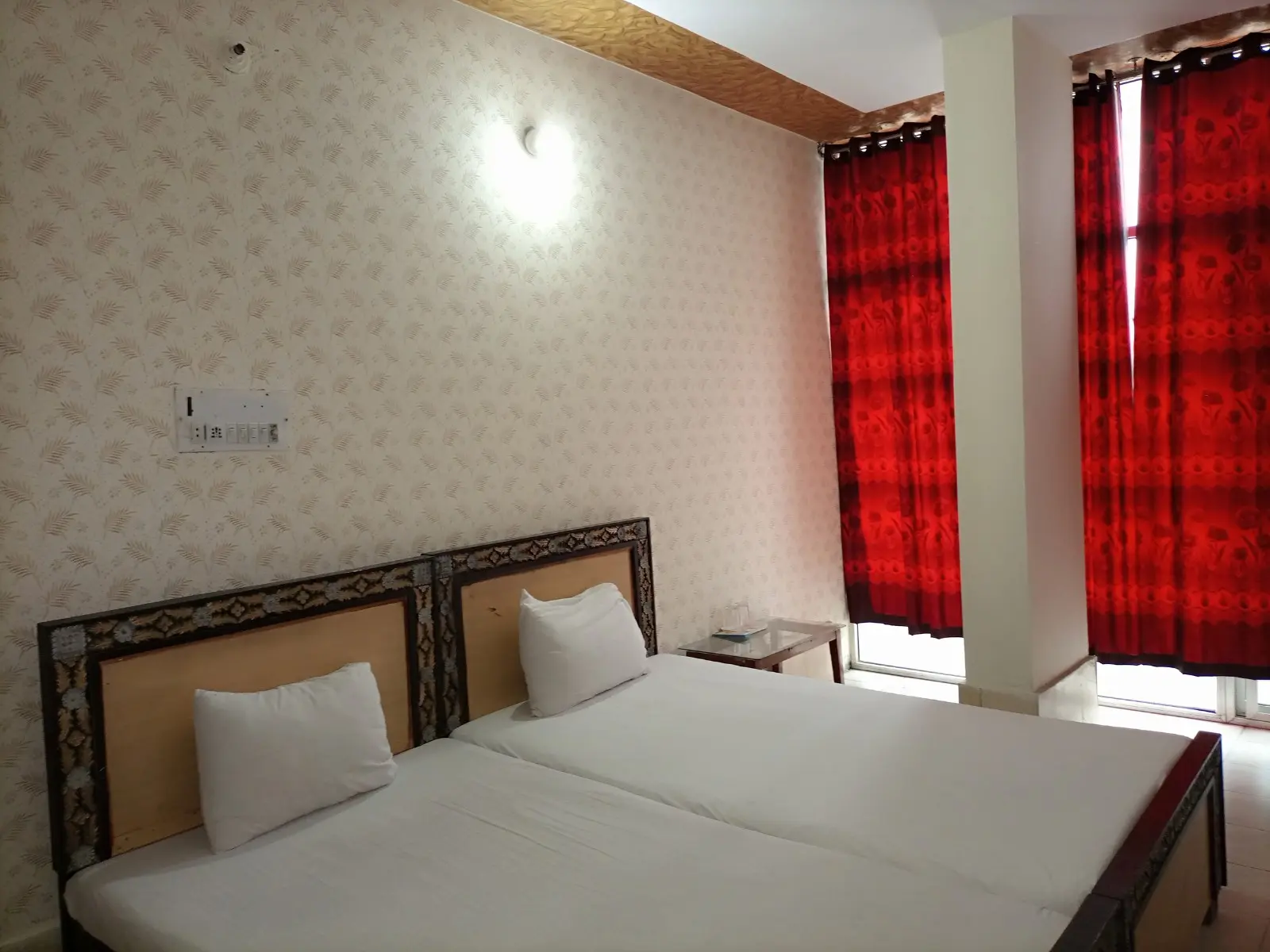 ROOM NO 12