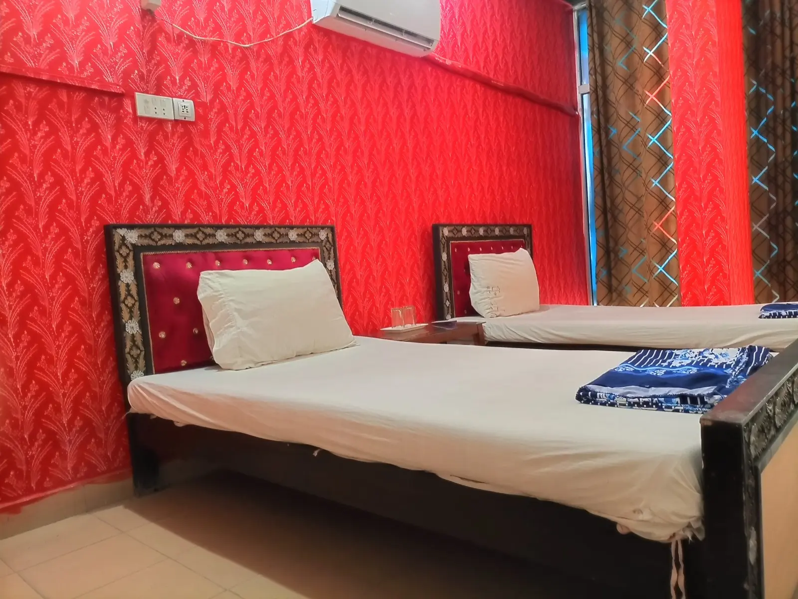 ROOM NO 8