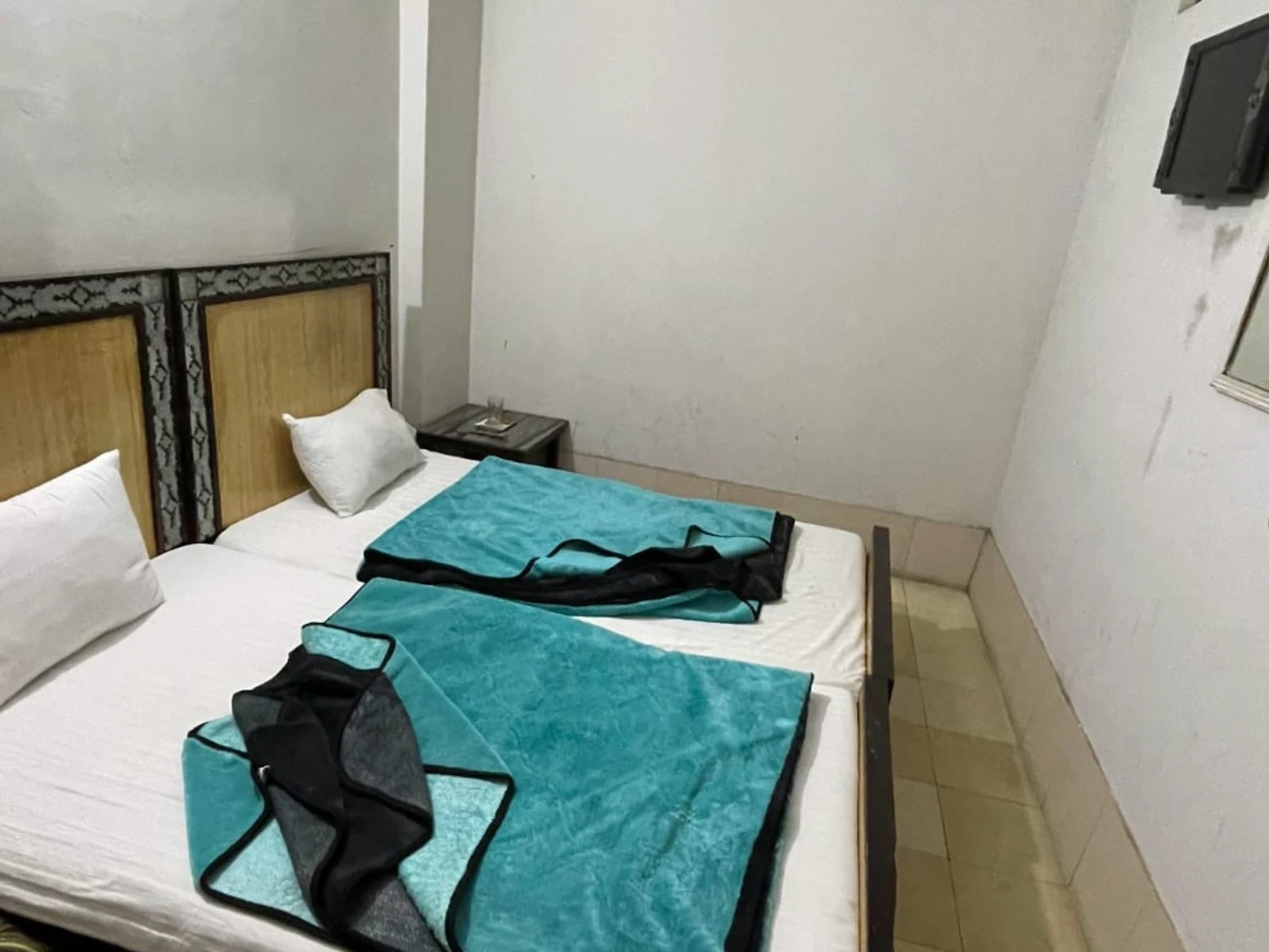 ROOM NO 10 – Al Haider Hotel Lahore
